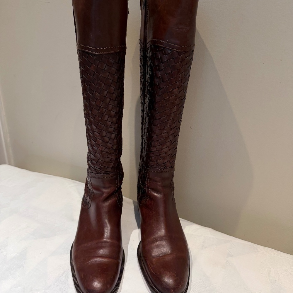 Brown leather braided low heeled boots Size 39